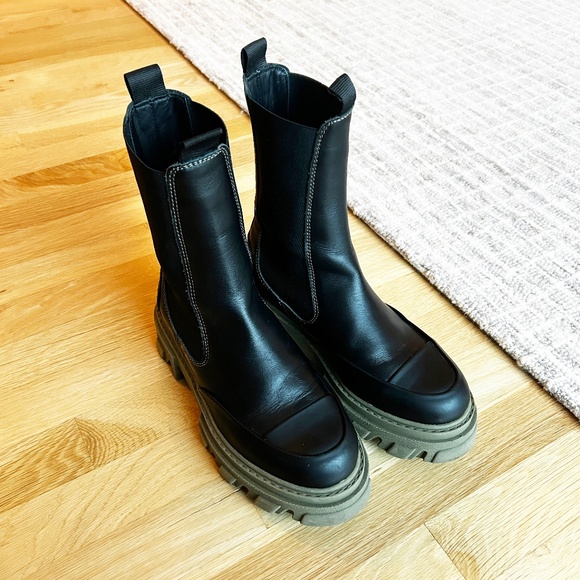 GANNI Black Leather Lug-Sole Mid Chelsea Boot Green sole 38 7.5 - Picture 2 of 10